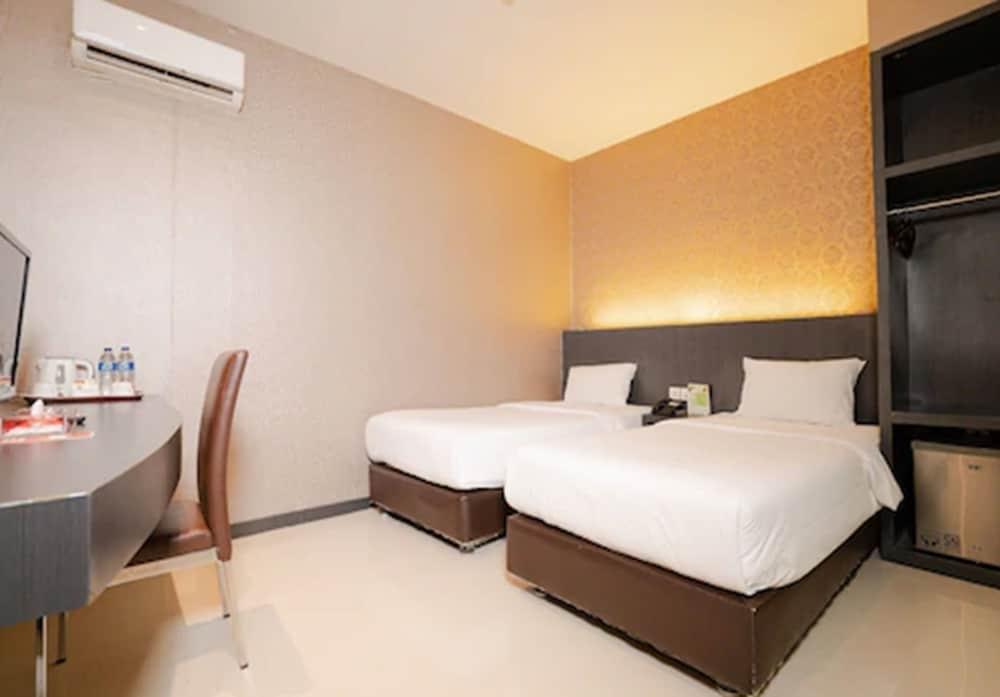 The Crew Hotel Kualanamu International Airport Medan Exterior photo